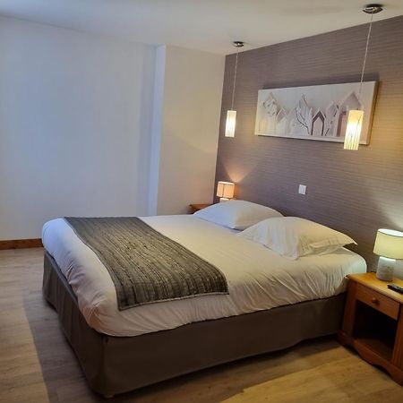 Hotel Saint-Pierre Понтарлье Экстерьер фото