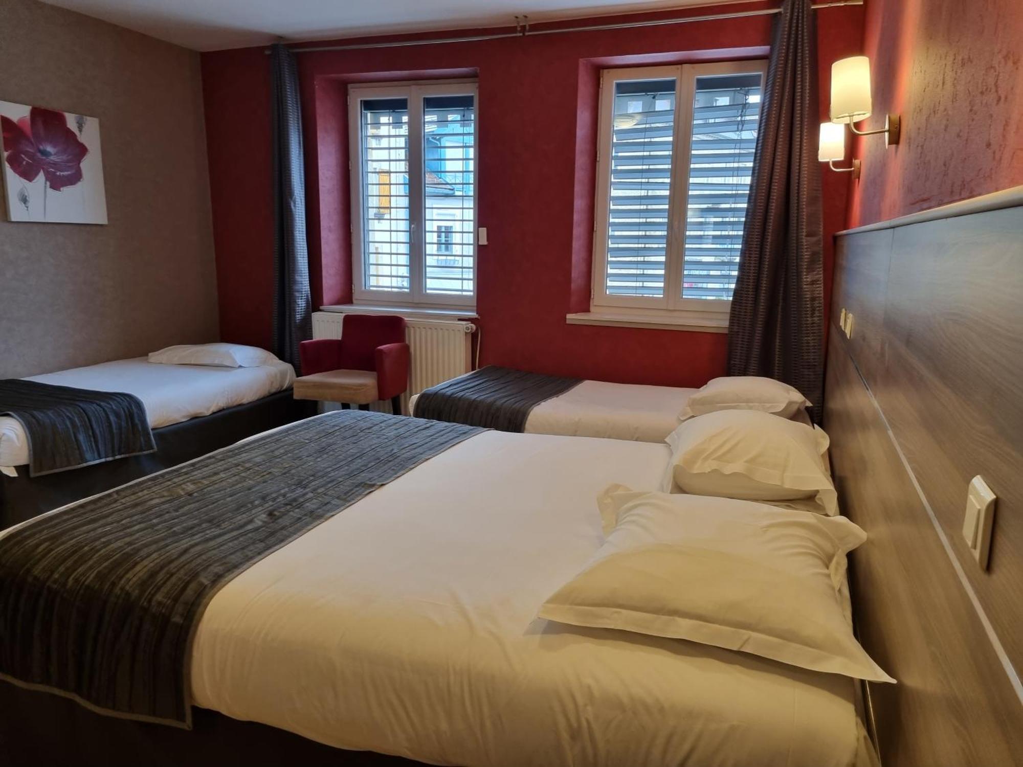 Hotel Saint-Pierre Понтарлье Экстерьер фото