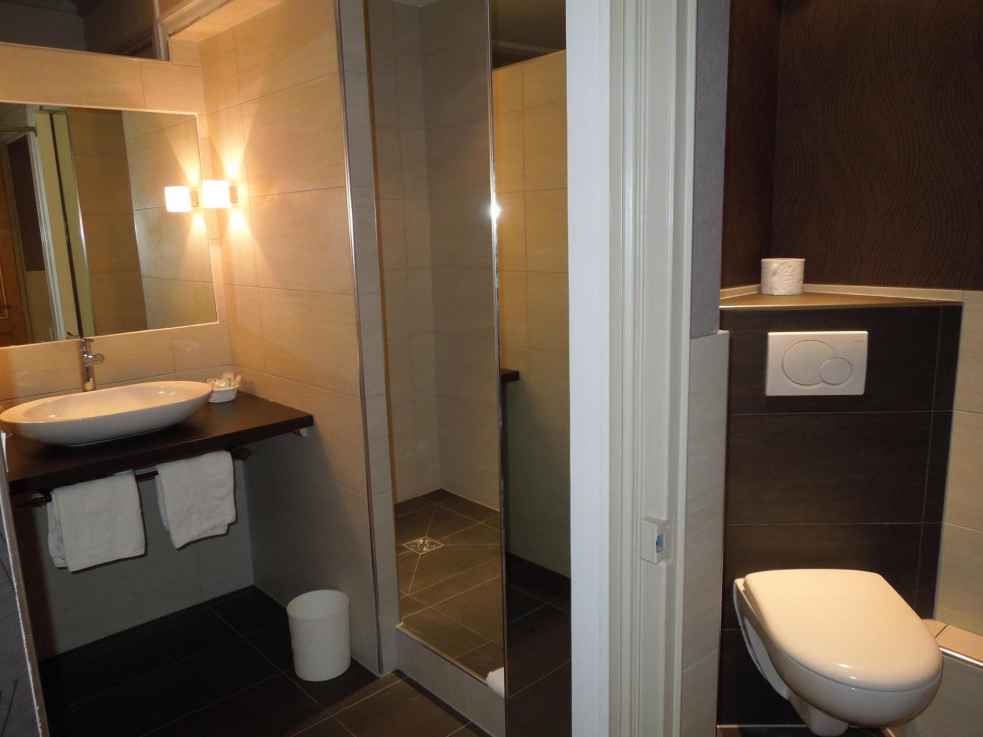 Hotel Saint-Pierre Понтарлье Экстерьер фото